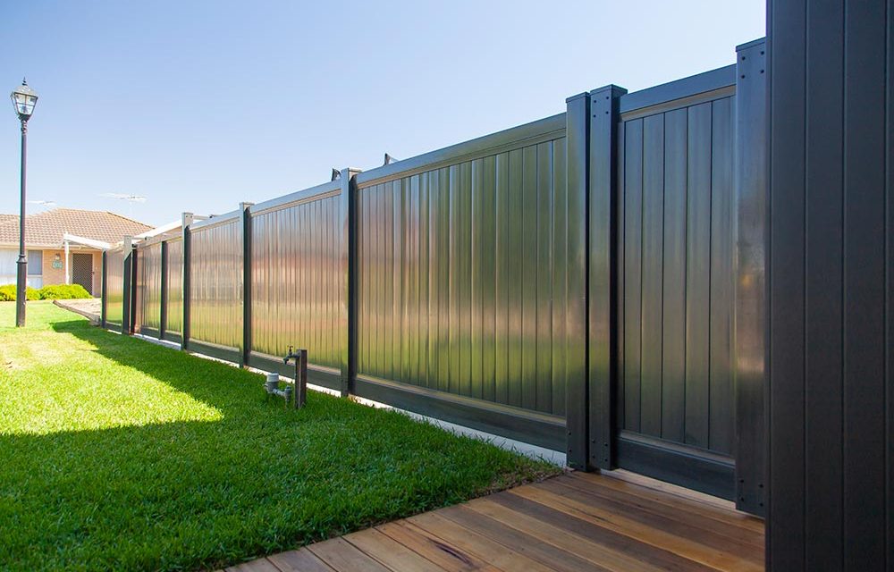 Think-Fencing-PVC-Mystique-Panel-Fence-Delux-2