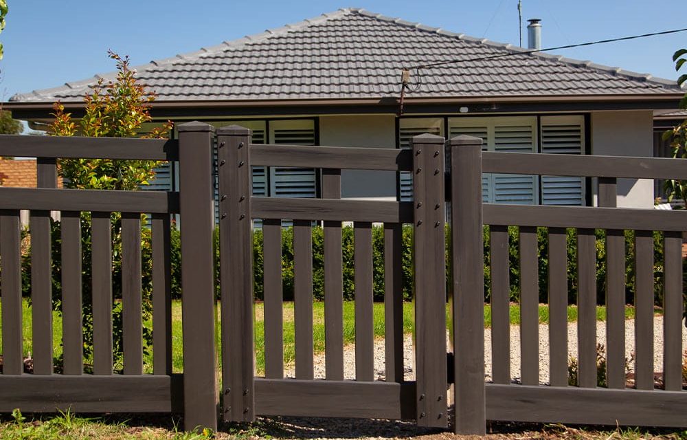Think-Fencing-Rosella-Picket-Fence-Gate-Woodgrain-Pine